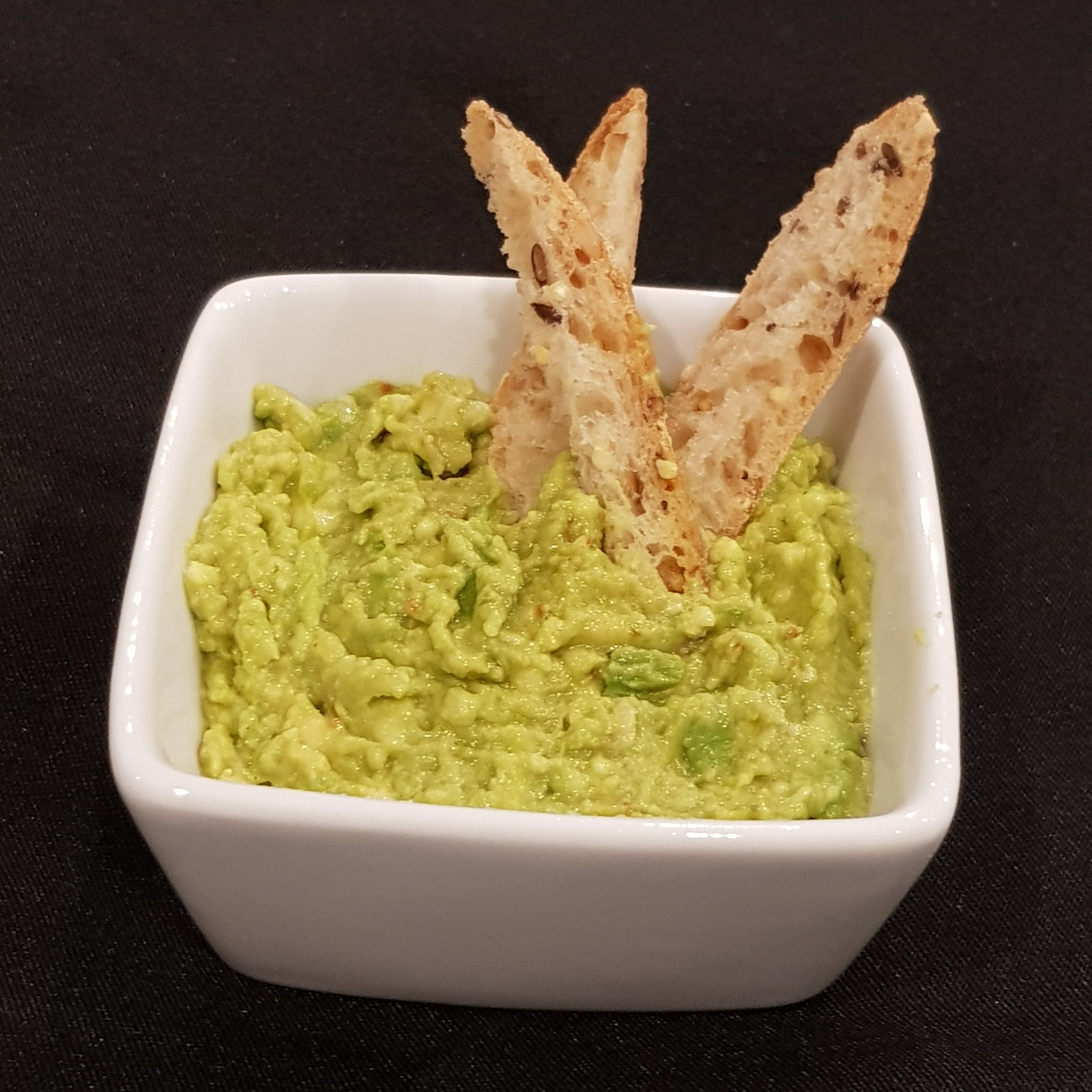 Guacamole facile aux avocats, au citron et épices